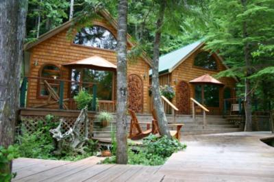 The photo of the week shows a couple of Nimmo Bay Resorts 5 star accommodation chalets.  Craig Murray, owner of the resort, describes these two as in the heart of the wilderness.